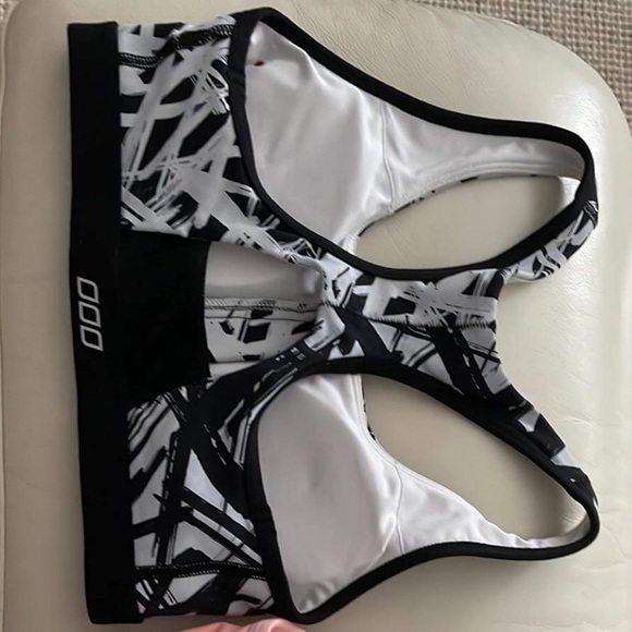 Lorna Jane Front Zip Black/White Crop - Picture 2 of 2